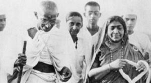 Sarojini Naidu with MK Gandhi